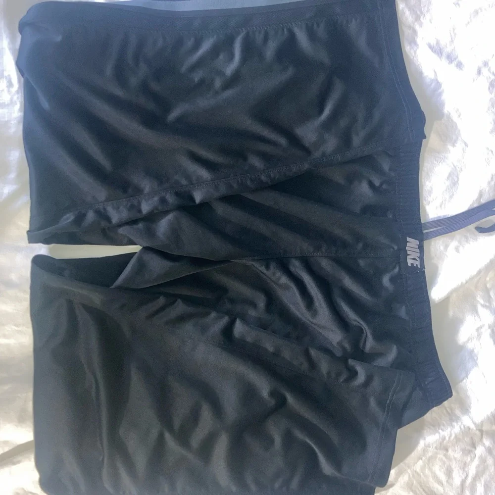 Nike Black and Gray Performance Joggers - Picture 5 of 5